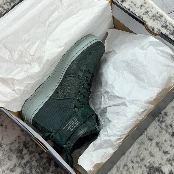 NIB Nike W SF AF1 Mid women’s sneakers - Picture 8 of 8